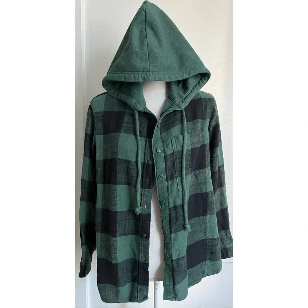 American Eagle Outfitters • Green Black Plaid Cozy Cabin Hooded Flannel